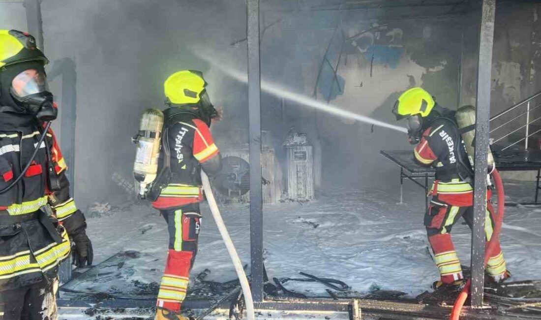 Gömeç ilçesindeki bir sitede meydana gelen yangın, itfaiye ekiplerinin hızlı