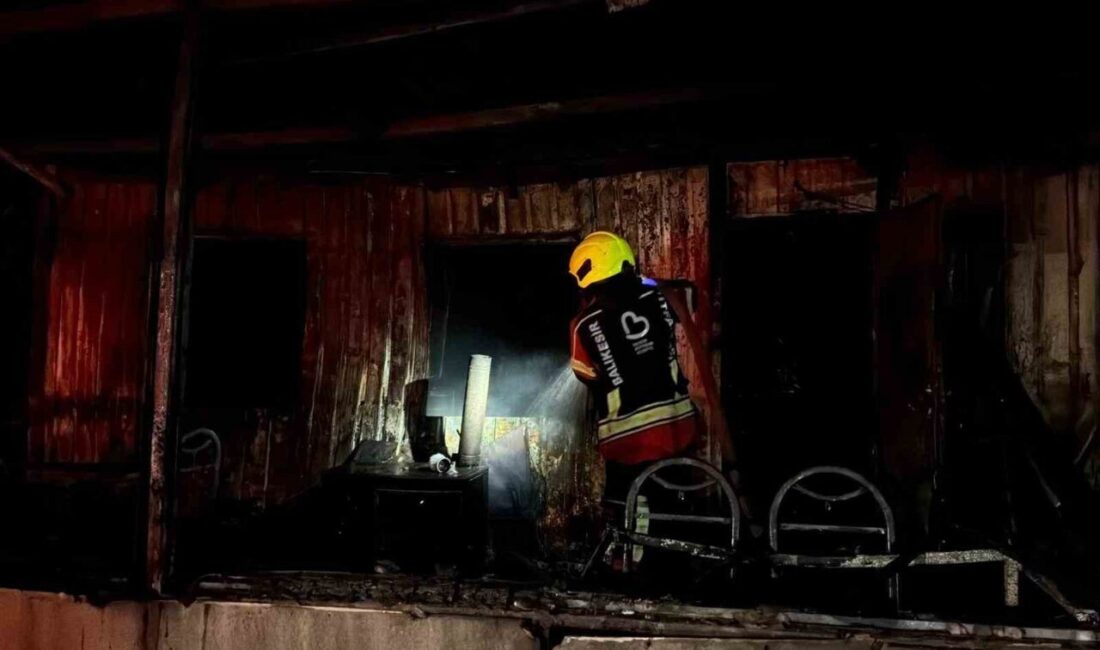 Balıkesir’in Gönen ilçesinde deniz kıyısında yer alan bir barakada gece