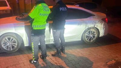 Gönen’de polis ekipleri tarafından gerçekleştirilen trafik denetimlerinde, alkollü araç kullanımı