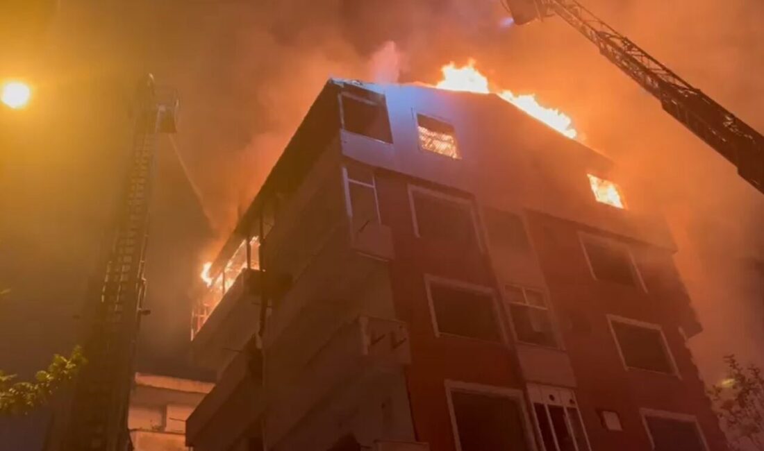 Güngören ilçesinde kentsel dönüşüm projesi kapsamında boşaltılan beş katlı bir
