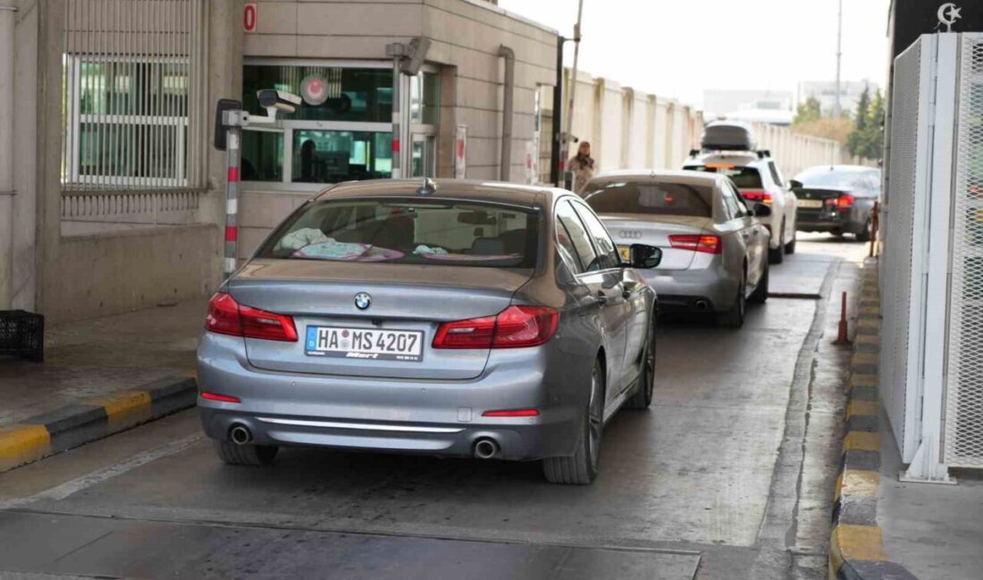 Gurbetçilerin Avrupa’ya dönüş yolculuğu devam ederken, Türkiye’deki tatilin sona ermesiyle
