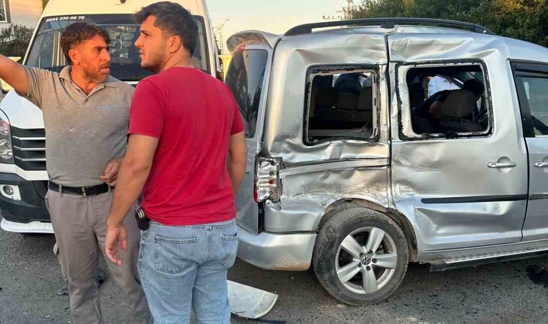 Adıyaman merkezinde meydana gelen trafik kazasında hafif ticari araç ile