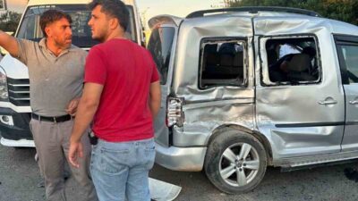 Adıyaman merkezinde meydana gelen trafik kazasında hafif ticari araç ile