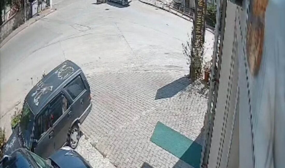 Safranbolu ilçesinde meydana gelen trafik kazasında, hafif ticari araç ile