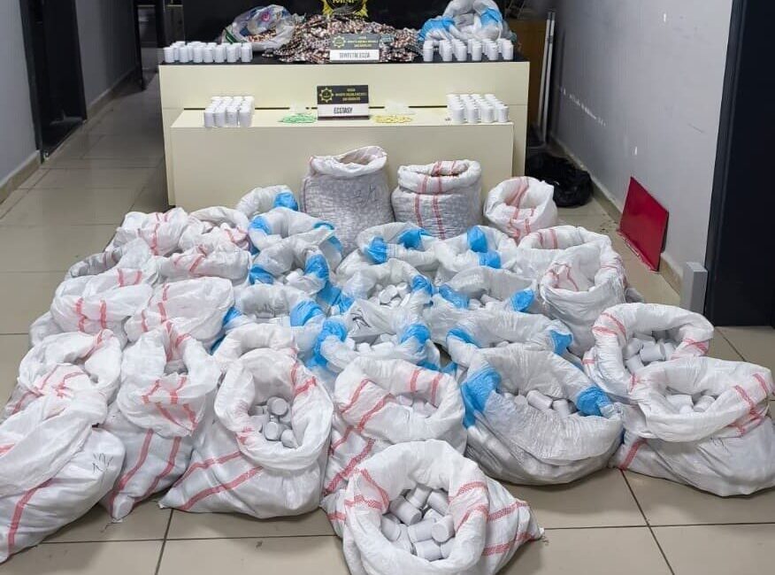 Mersin’de polis tarafından yapılan operasyonda, şehir hastanesinin açık otoparkında bir