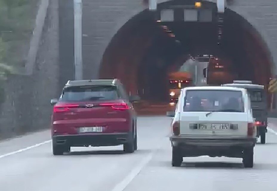 Karabük-Yenice karayolunda bir aracın tünel içinde hatalı sollama yapması sonucunda