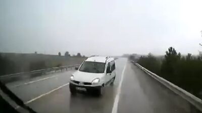 Eflani ilçesinde meydana gelen bir trafik olayıda hafif ticari araç,