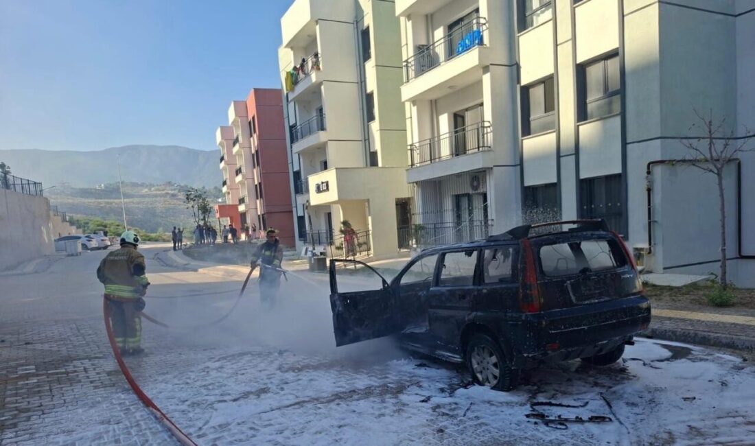 Hatay’ın Antakya ilçesinde, Kisecik Mahallesi’nde bulunan deprem konutları mevkiinde park