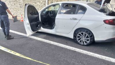 Tekirdağ’ın Hayrabolu ilçesinde seyir halindeki bir araca yapılan silahlı saldırı