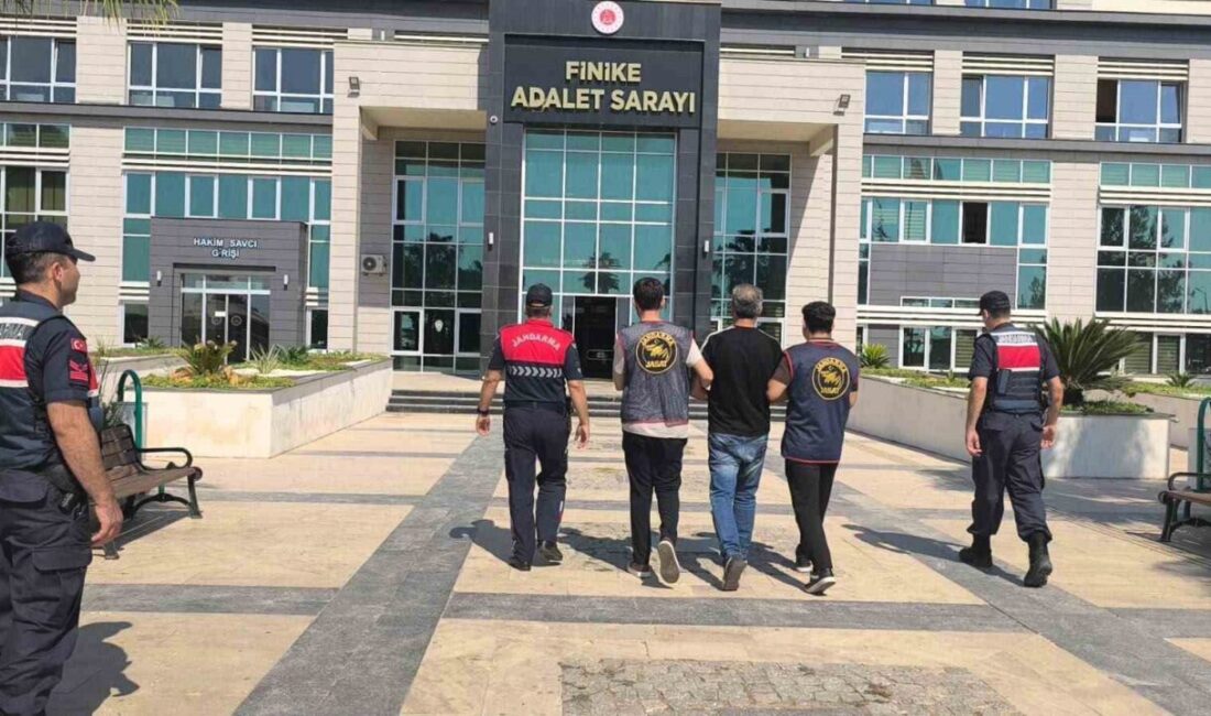 Finike ilçesinde bir binada hırsızlık suçundan aranan ve 25 yıl