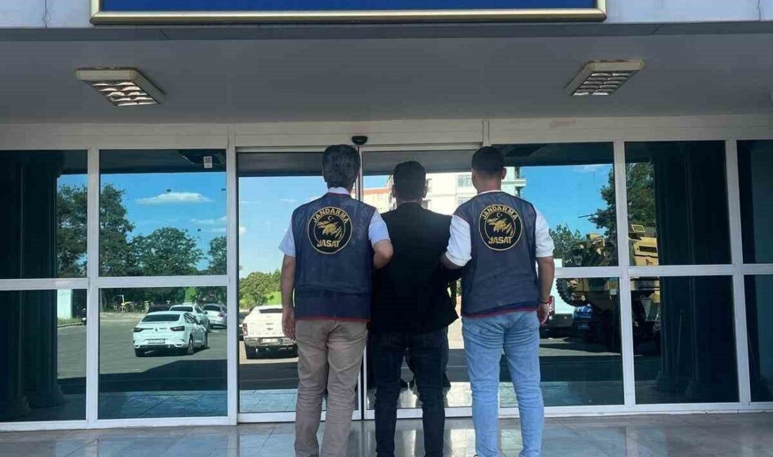 Karaköprü İlçe Jandarma Komutanlığı ekipleri, bina içindeki eşyaları çalarak suç