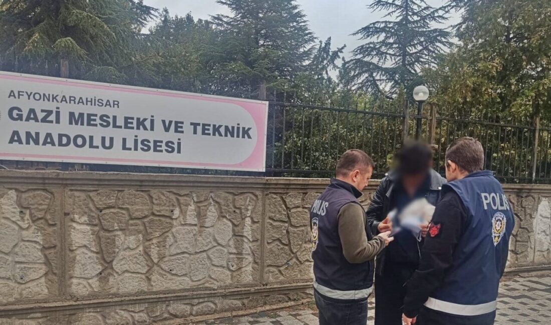 Afyonkarahisar’da, polis tarafından eğitim ve öğretim ortamının huzur ve güvenliğini