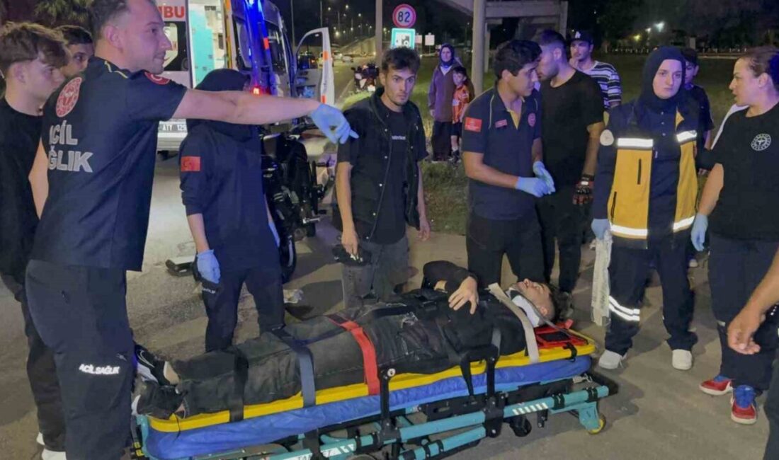 Samsun’un İlkadım ilçesinde meydana gelen zincirleme trafik kazasında bir otomobil