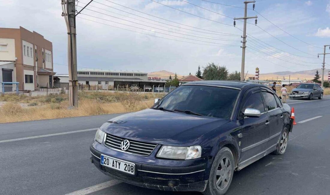 Afyonkarahisar’ın Bolvadin ilçesinde meydana gelen trafik kazasında, iki otomobil çarpışarak