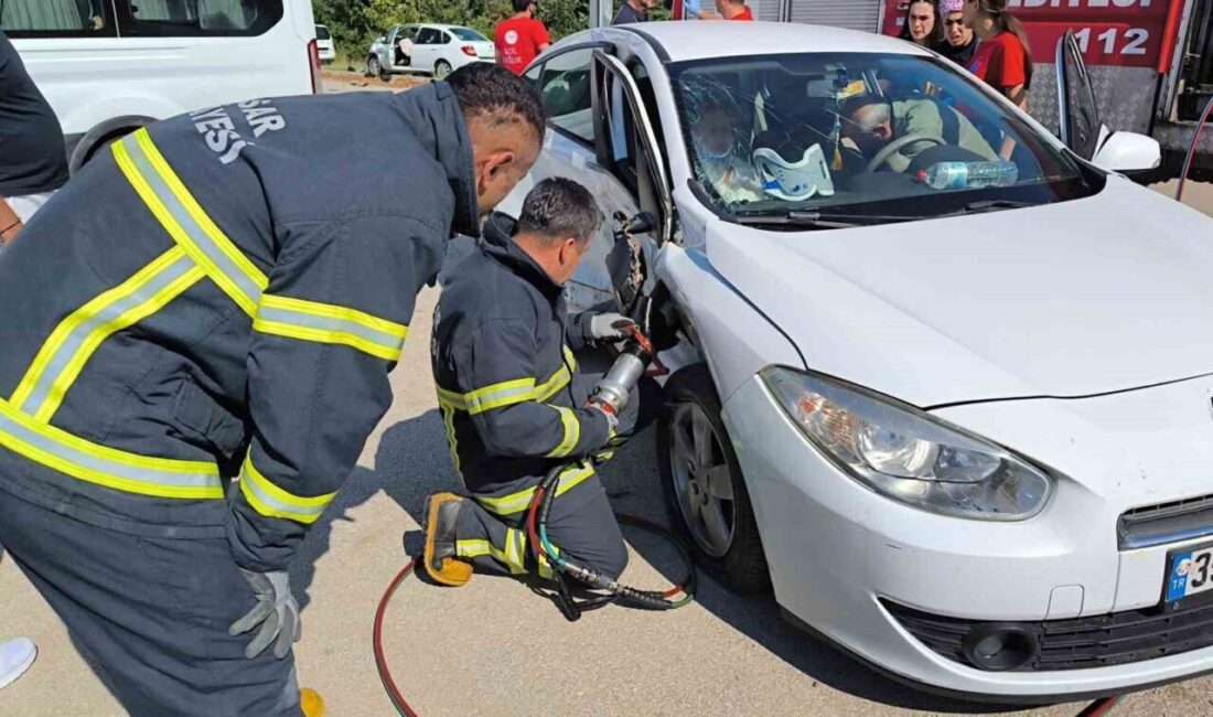 Niksar İlçesi’nde meydana gelen trafik kazasında iki araç çarpıştı ve