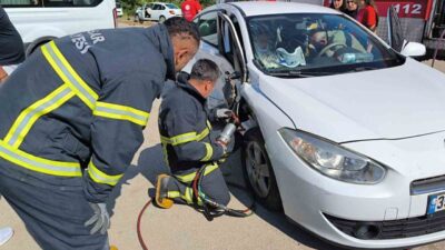 Niksar İlçesi’nde meydana gelen trafik kazasında iki araç çarpıştı ve