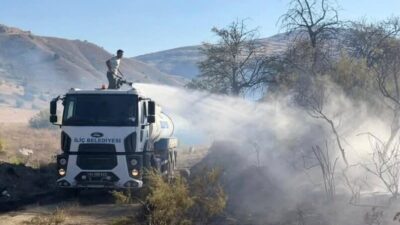Erzincan’ın İliç ilçesine bağlı Çayyaka köyünde tarım arazisinde başlayan yangın,