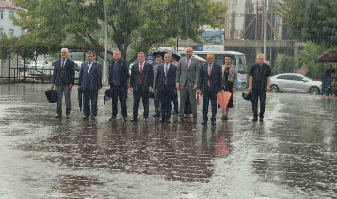 Bartın’da ilköğretim haftası etkinlikleri, şiddetli yağışa rağmen planlandığı şekilde gerçekleştirildi.