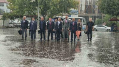 Bartın’da ilköğretim haftası etkinlikleri, şiddetli yağışa rağmen planlandığı şekilde gerçekleştirildi.