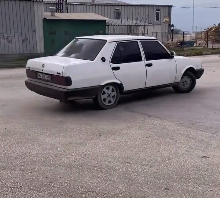 Bursa’nın İnegöl ilçesinde bir sürücü, aracıyla drift yaparken tespit edilerek