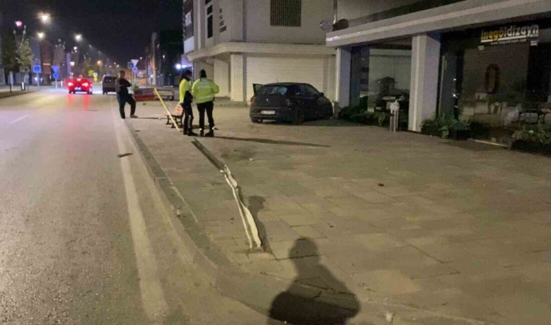 Bursa’nın İnegöl ilçesinde gece saatlerinde yaşanan bir kazada kontrolü kaybeden