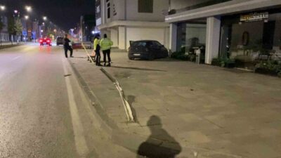 Bursa’nın İnegöl ilçesinde gece saatlerinde yaşanan bir kazada kontrolü kaybeden