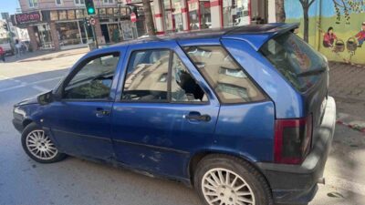 Bursa’nın İnegöl ilçesinde meydana gelen bir trafik kazasında, bir otomobil