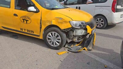 Bursa’nın İnegöl ilçesinde ticari taksi ile bir otomobilin çarpışması sonucu