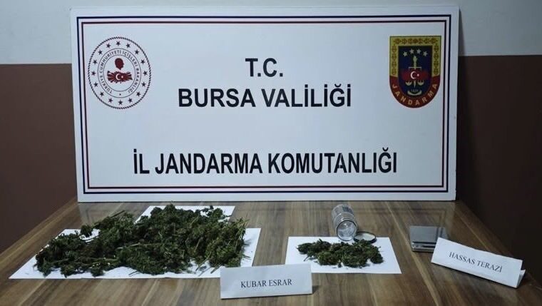 Bursa’nın İnegöl ilçesinde Jandarma ekipleri tarafından gerçekleştirilen bir uyuşturucu operasyonu