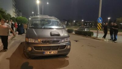 İskenderun ilçesinde, geri manevra yapan bir panelvanın çarptığı 71 yaşındaki