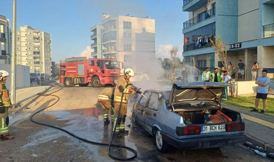 Hatay’ın İskenderun ilçesinde, İsmet İnönü Mahallesi’nde park halindeyken Tofaş marka