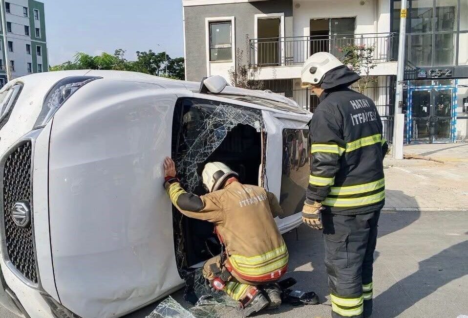 Hatay’da meydana gelen trafik kazasında 2 kişi yaralandı. Olay, İskenderun