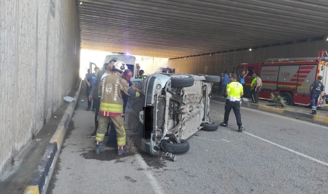 Hatay’ın İskenderun ilçesinde, Dumlupınar mevkiinde meydana gelen trafik kazasında, aracın