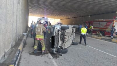 Hatay’ın İskenderun ilçesinde, Dumlupınar mevkiinde meydana gelen trafik kazasında, aracın
