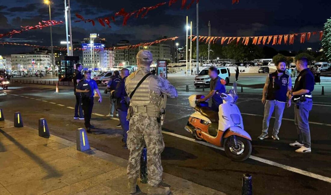 İstanbul’da, İl Emniyet Müdürlüğü tarafından kent genelinde asayiş uygulaması düzenlendi.