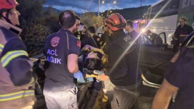 İstanbul-İzmir Otoyolu’nun Yalova Kılıç Kavşağı mevkiinde meydana gelen zincirleme trafik