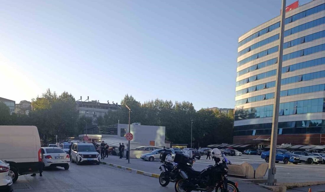 Kastamonu Belediye binasında çalıştığı ve işten çıkarıldığı gerekçesiyle sinirlenen bir