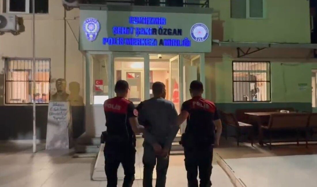 İzmir’de polis tarafından yapılan kontrollerde, kaçak cezaevi firarisi olduğu tespit