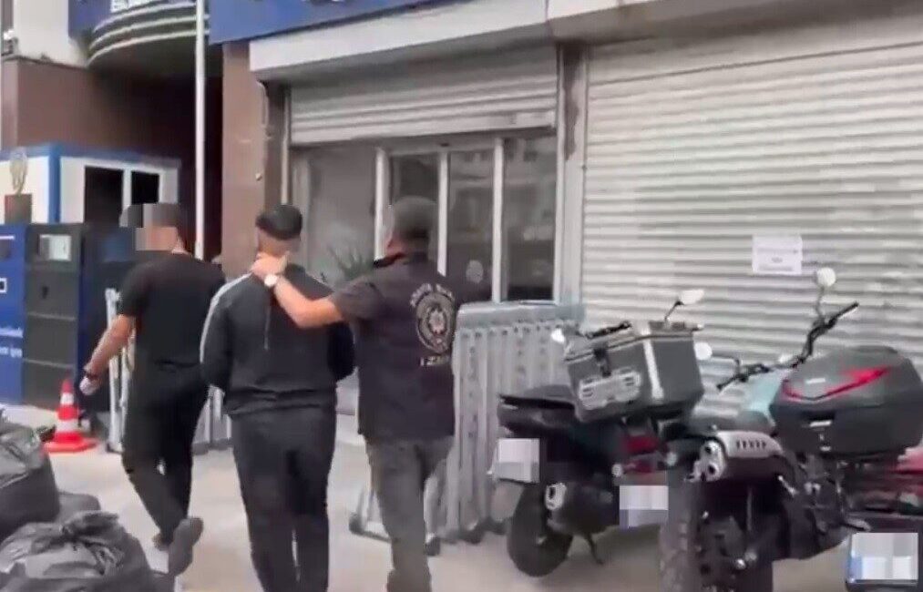 İzmir kentinde, kesinleşmiş hapis cezaları ve arama kararları bulunan kişilere