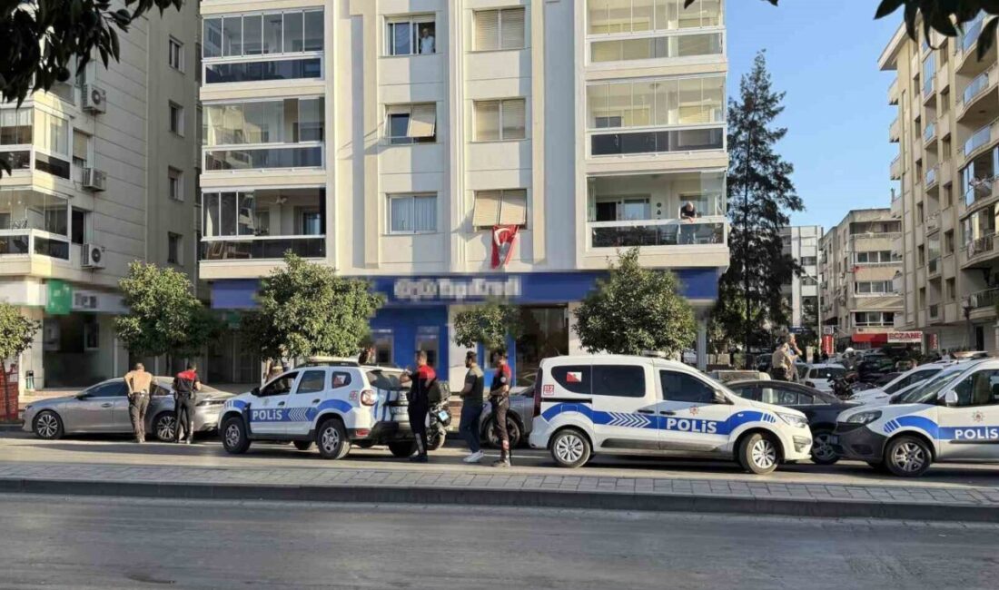 İzmir’de bir banka şubesinde soygun girişimi iddiası polisi alarma geçirdi.
