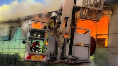 İzmir’in Gaziemir ilçesinde bir iş yerinde sabahın erken saatlerinde yangın