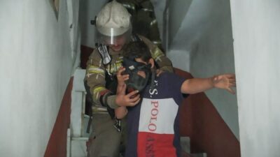 İzmir’in Bayraklı ilçesinde, Adalet Mahallesi’nde bulunan üç katlı bir binanın