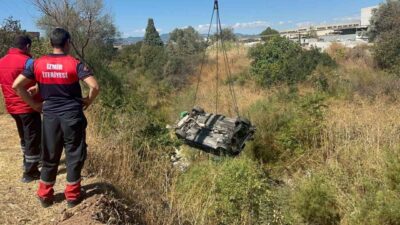 Kemalpaşa ilçesinde meydana gelen trafik kazasında sürücü virajda kontrolü kaybederek