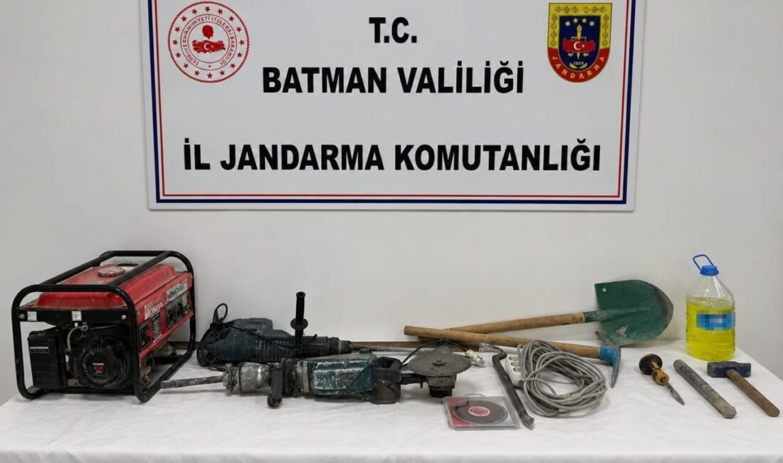 Batman’ın Beşiri ilçesinde, tarihi eser aramak amacıyla bir mağarada kaçak