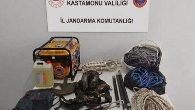 Kastamonu’nun Pınarbaşı ilçesinde define aramak amacıyla izinsiz kazı yapan 4