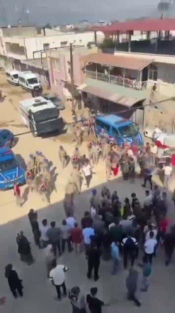 Hatay’ın Reyhanlı ilçesine bağlı Harran Mahallesi’nde kaçak elektrik kullanımı tespit