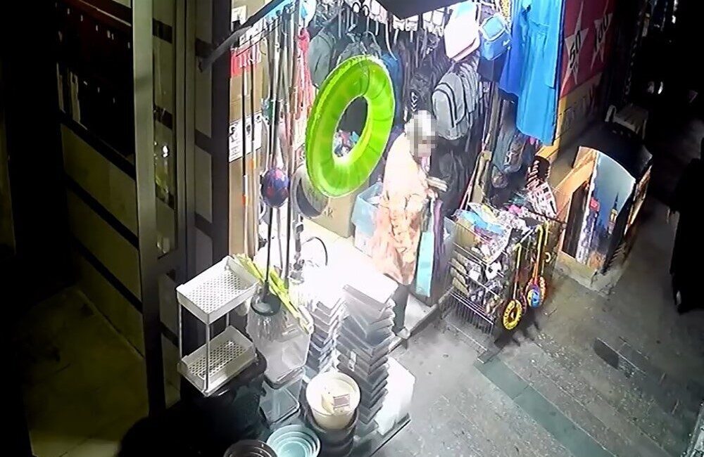 Kağıthane’de bir mağazadan çalınan çanta, ilginç bir olaya sahne oldu.