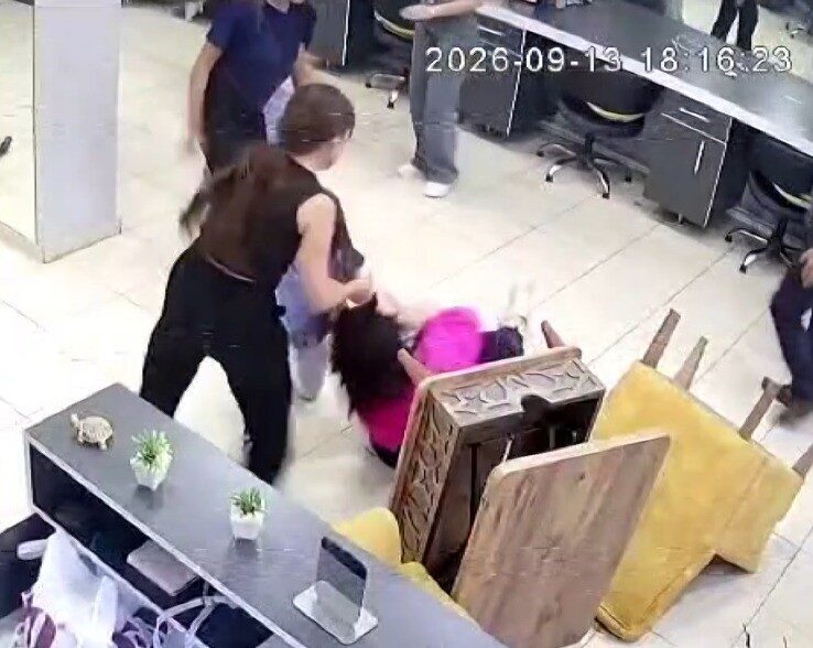 Afşin ilçesindeki bir kadın kuaföründe yaşanan olayda, bir müşteri çocuğunun