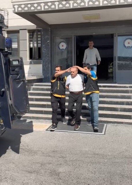 Tarsus ilçesindeki bir kahvehaneye gerçekleştirilen saldırıda 1 kişi öldü ve