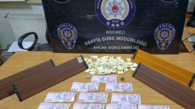 Kocaeli’deki bir kahvehanede gerçekleştirilen denetim sonucunda kumar oynandığı saptandı. Kumar